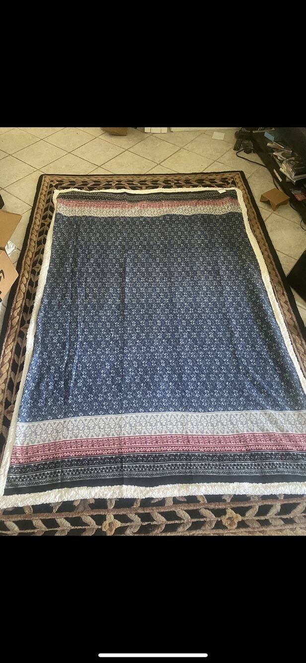 Eddie Bauer Fair Isle Blue & Burgundy Sherpa Reverse 50x70 Throw Blanket - NEW